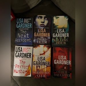 Lisa Gardner - Crime series paperback books